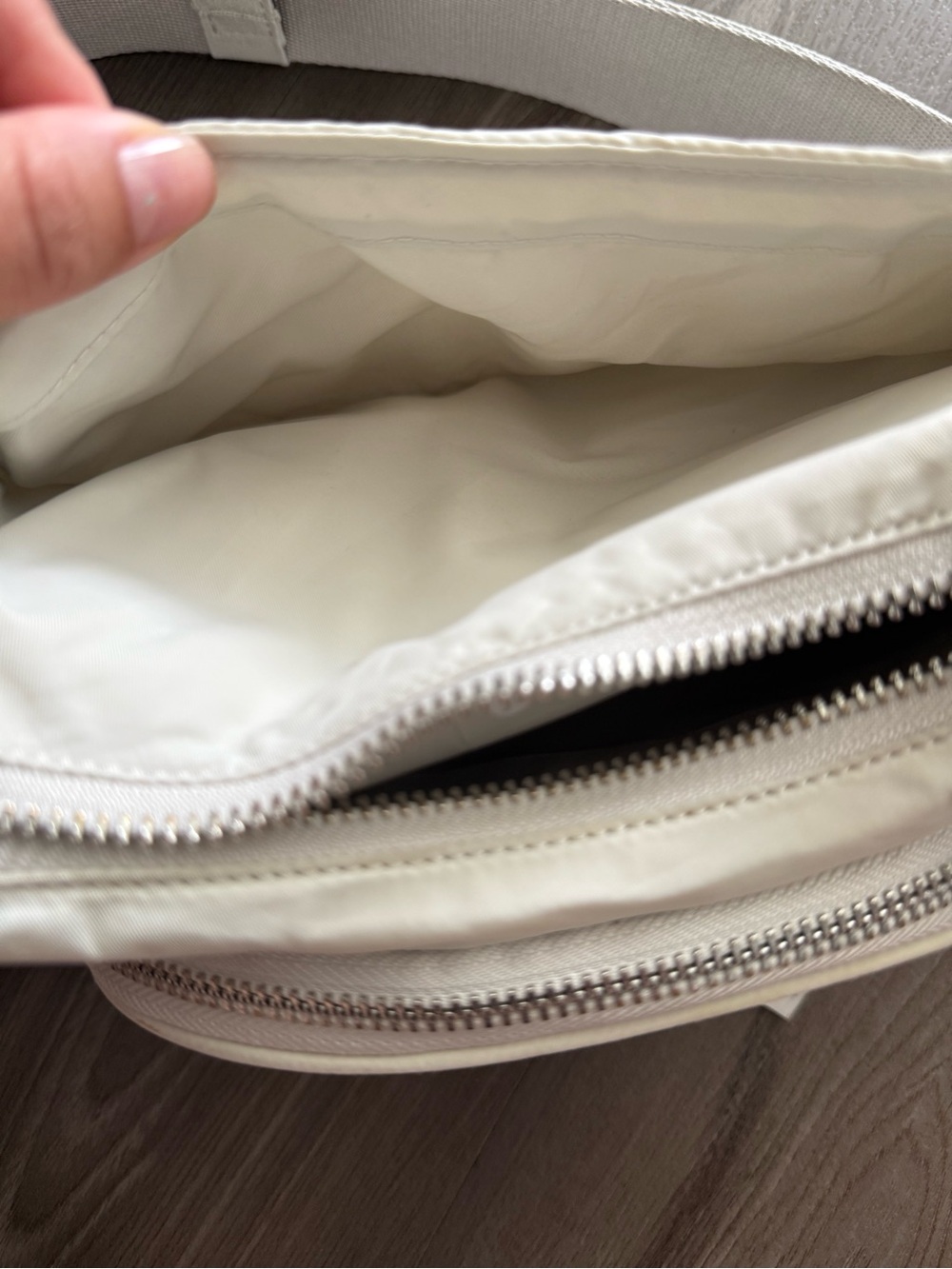 Lululemon White Crossbody Shoulder Nano 2L Bag - Picture 9 of 10